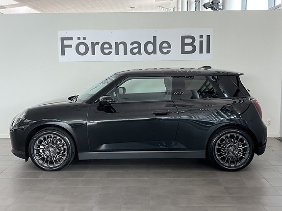 MINI Cooper E 3 of 5