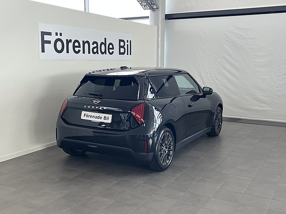 MINI Cooper E 13 of 14