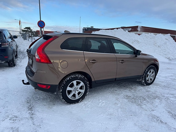 Volvo XC60 3 of 5