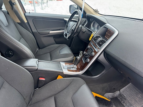 Volvo XC60 16 of 27
