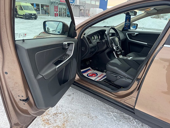 Volvo XC60 13 of 27