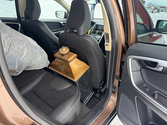 Volvo XC60 17 of 27