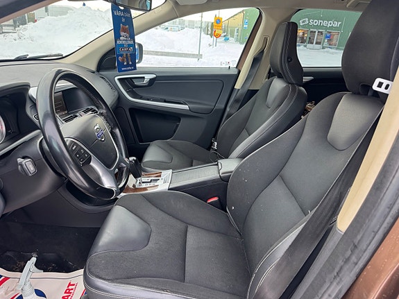 Volvo XC60 14 of 27