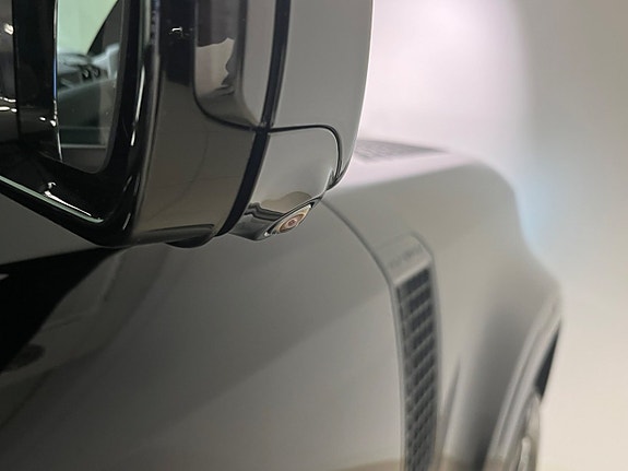Land Rover Defender 130 7 of 12