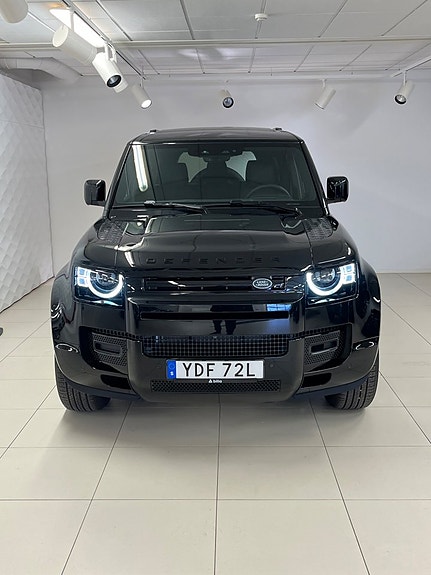 Land Rover Defender 130 3 of 5