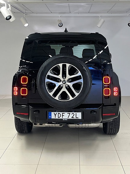 Land Rover Defender 130 5 of 5