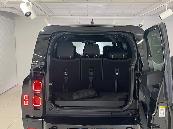 Land Rover Defender 130 6 of 12