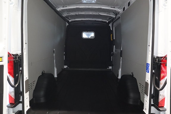 Ford Transit 8 of 12