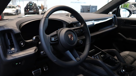 Porsche Cayenne S 8 of 10