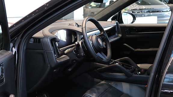 Porsche Cayenne S 7 of 10