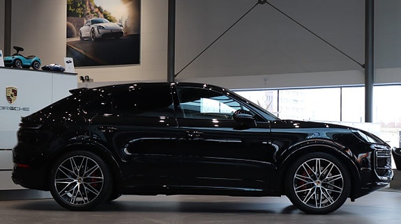 Porsche Cayenne S 3 of 5