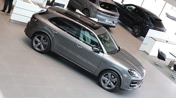 Porsche Cayenne 5 of 10