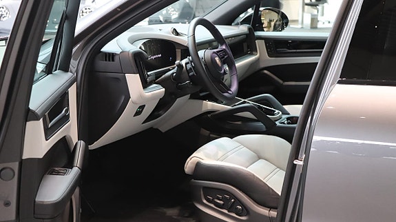 Porsche Cayenne 8 of 10