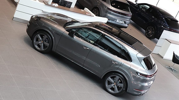 Porsche Cayenne 6 of 10