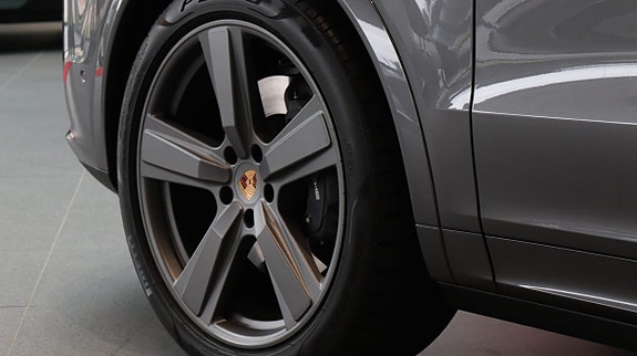 Porsche Cayenne 10 of 10