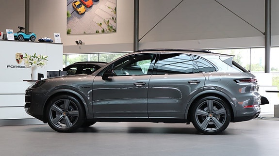 Porsche Cayenne 4 of 10