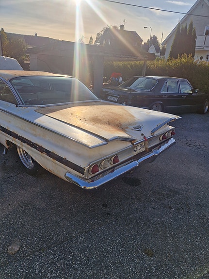 Chevrolet Impala 4 of 5
