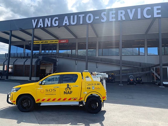 Toyota Hilux bärgningsbil från Omars