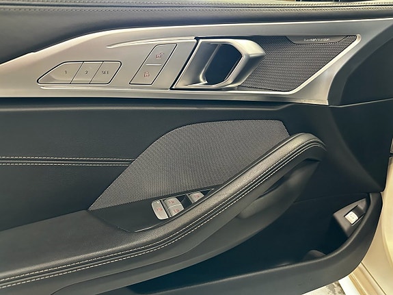 BMW 840i 14 of 29