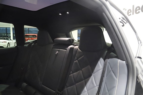 BMW iX 10 of 13