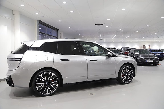 BMW iX 7 of 13