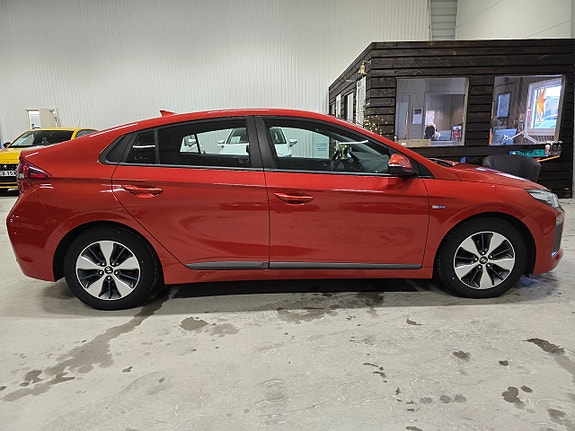 Hyundai IONIQ 3 of 5