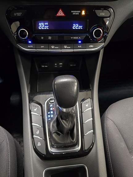 Hyundai IONIQ 17 of 21