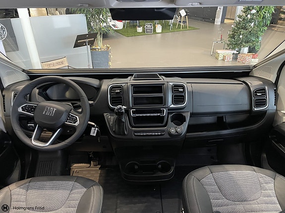 Adria Twin Supreme 600 SPB - Fiat MultiJet3 140HP (103kW) 35L 4 of 14