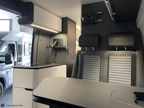 Adria Twin Supreme 600 SPB - Fiat MultiJet3 140HP (103kW) 35L 6 of 14