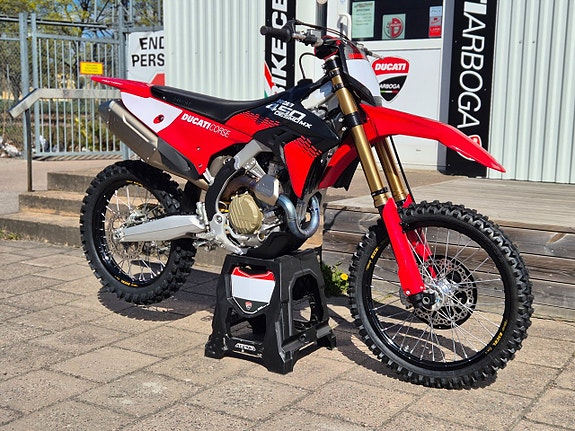 Ducati Desmo450 MX Factory 4 of 11