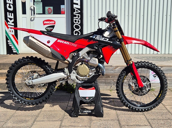Ducati Desmo450 MX Factory 3 of 11