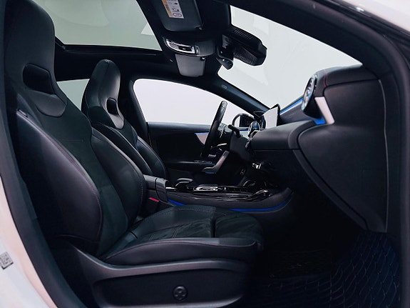 Mercedes-Benz CLA35 7 of 25