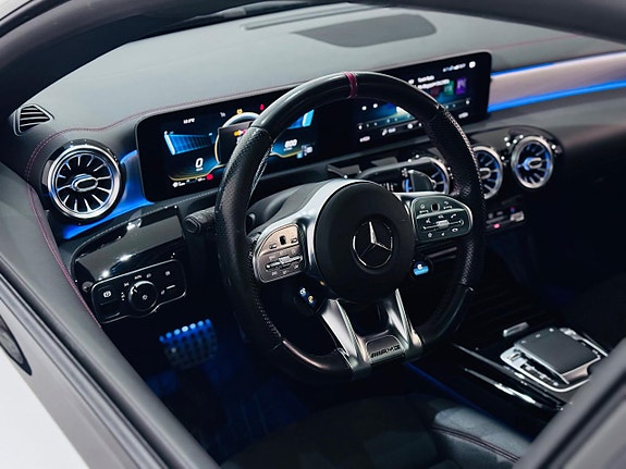 Mercedes-Benz CLA35 9 of 25