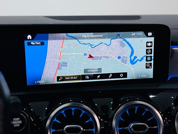 Mercedes-Benz CLA35 14 of 25