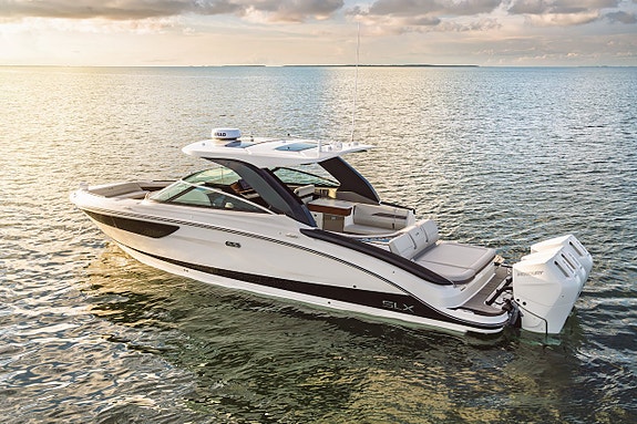 Sea Ray SLX 360 -2026 | 3x Mercury 425hk Verado V10 Joystick