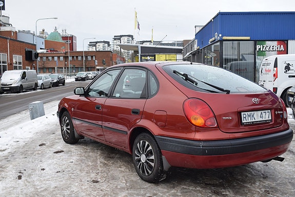 Toyota Corolla 7 of 13