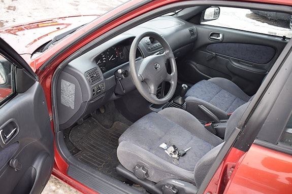 Toyota Corolla 10 of 13