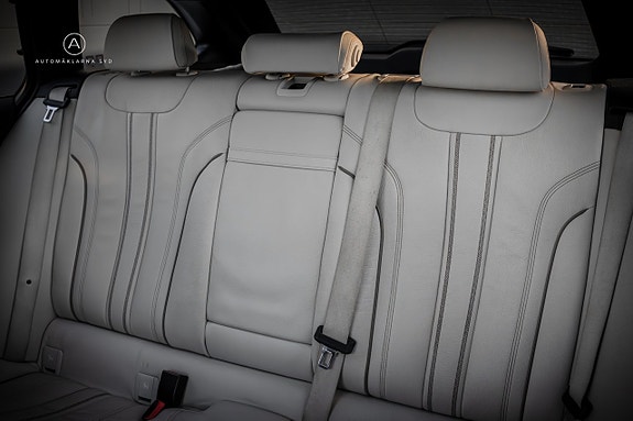 BMW 540i 20 of 29