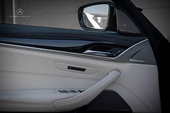 BMW 540i 14 of 29