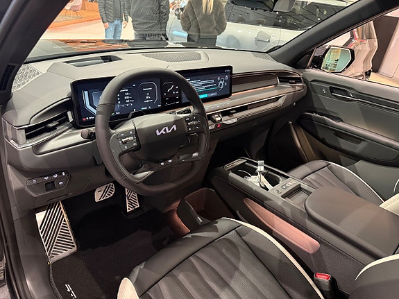 Kia EV9 4 of 16