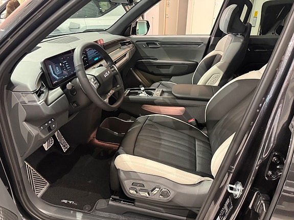 Kia EV9 3 of 16