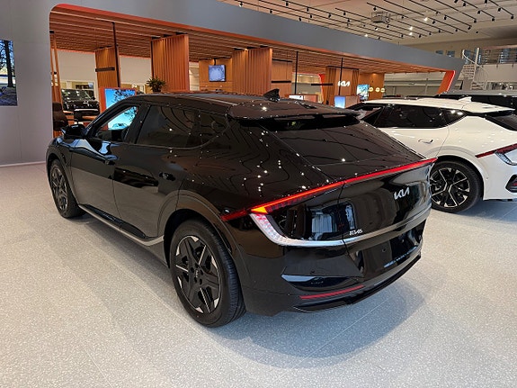 Kia EV6 2 of 13