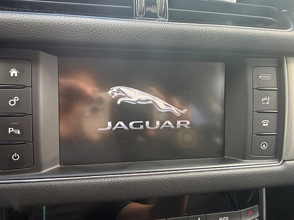 Jaguar XF 10 of 19