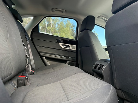 Jaguar XF 17 of 19