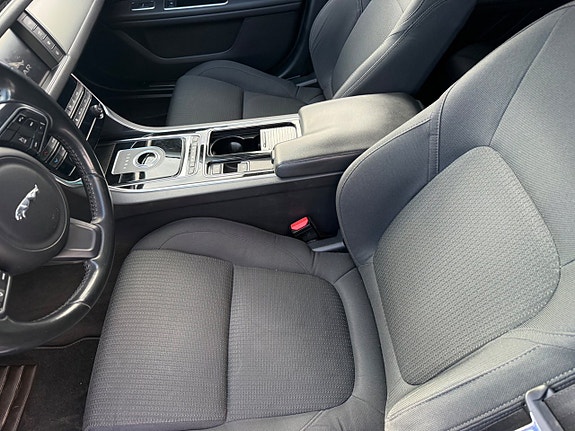 Jaguar XF 15 of 19