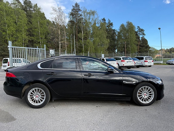 Jaguar XF 4 of 19