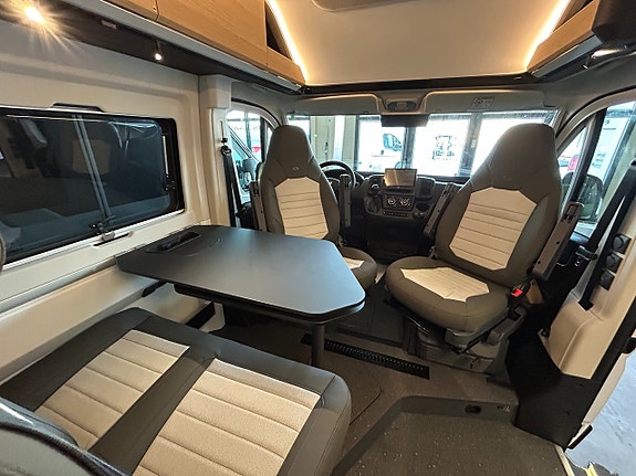 Adria TWIN 640 SLB / Automat / B-körkort / Långbädd 17 of 26