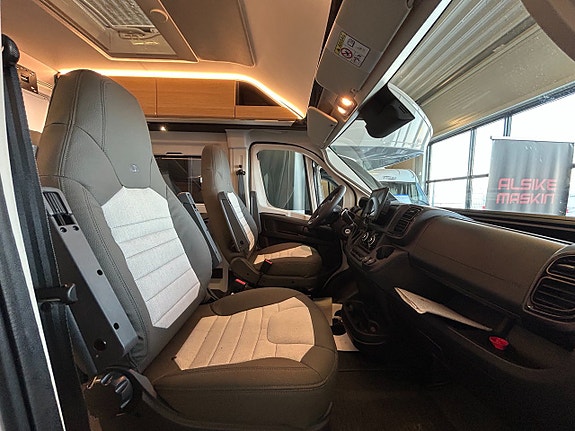 Adria TWIN 640 SLB / Automat / B-körkort / Långbädd 18 of 26