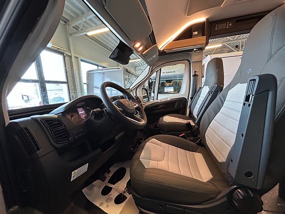Adria TWIN 640 SLB / Automat / B-körkort / Långbädd 19 of 26