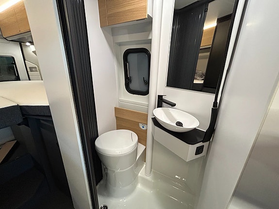 Adria TWIN 640 SLB / Automat / B-körkort / Långbädd 10 of 26
